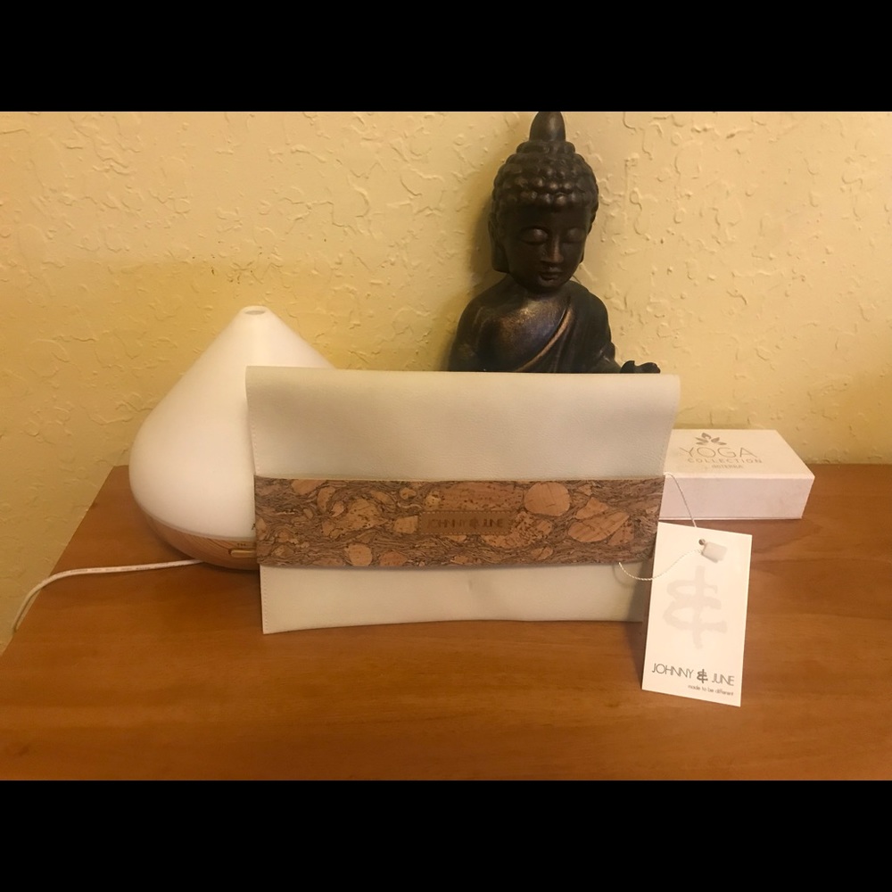 Mini Bio vegan cream and cork clutch